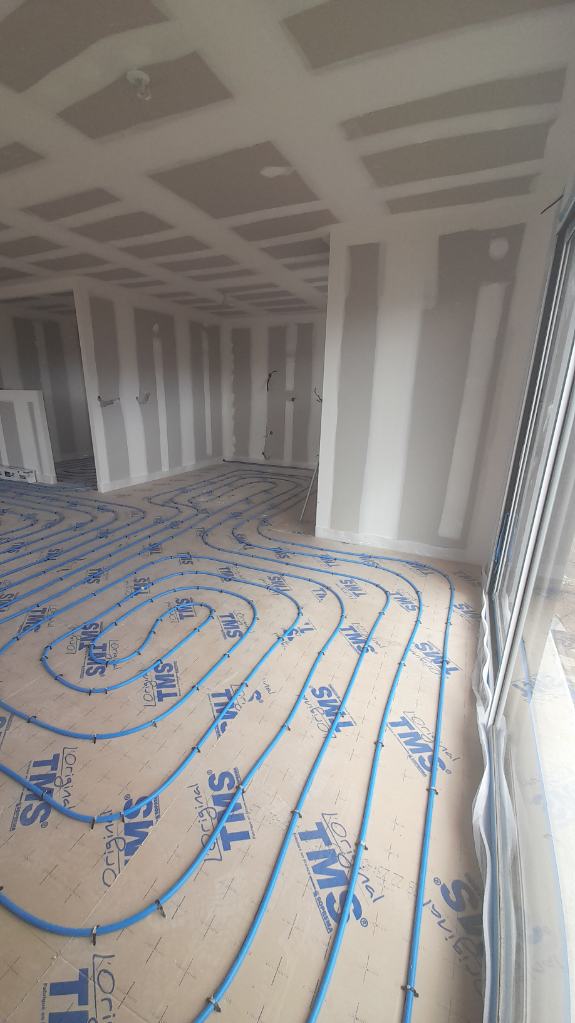 Construction d'une maison : isnstallation chauffage au sol